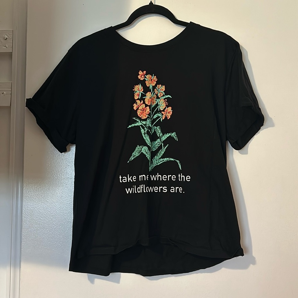 Women’s XL graphic T